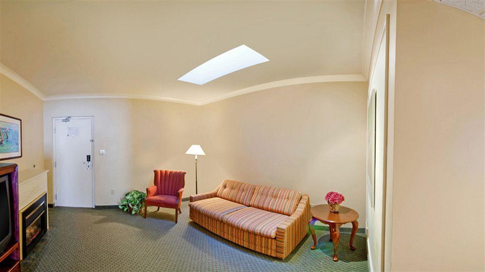 Quality Inn & Suites Garden Of The Gulf Summerside Exteriér fotografie